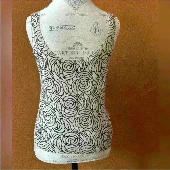 Donna Karan New York- Wool Print Sweater Tank
Size Large EUC! - Picture 3 of 7